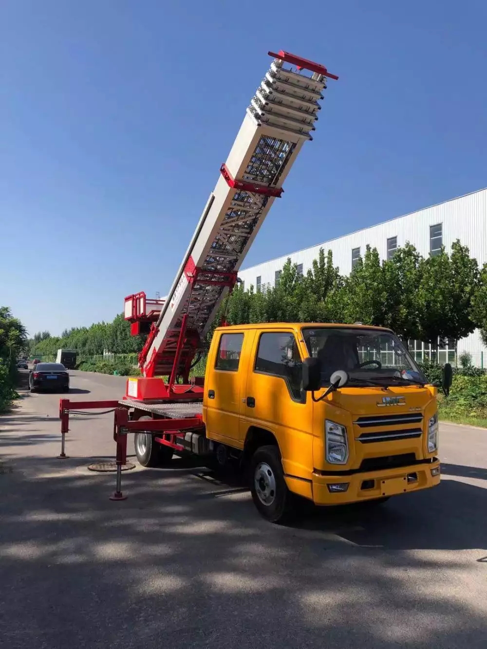 浦江县附近的云梯车出租服务：轻松解决高空作业需求