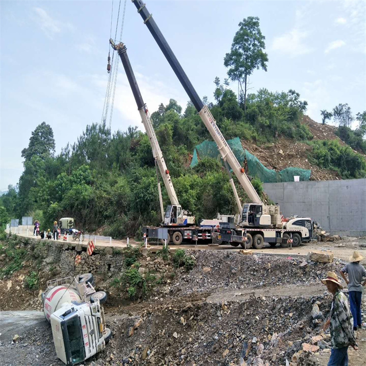 浦江县汽车掉沟里叫吊车救援要多少钱
